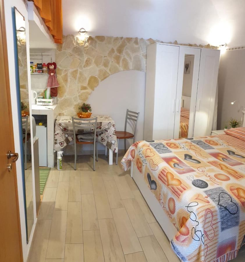 Giovanni S Little House Катания Екстериор снимка