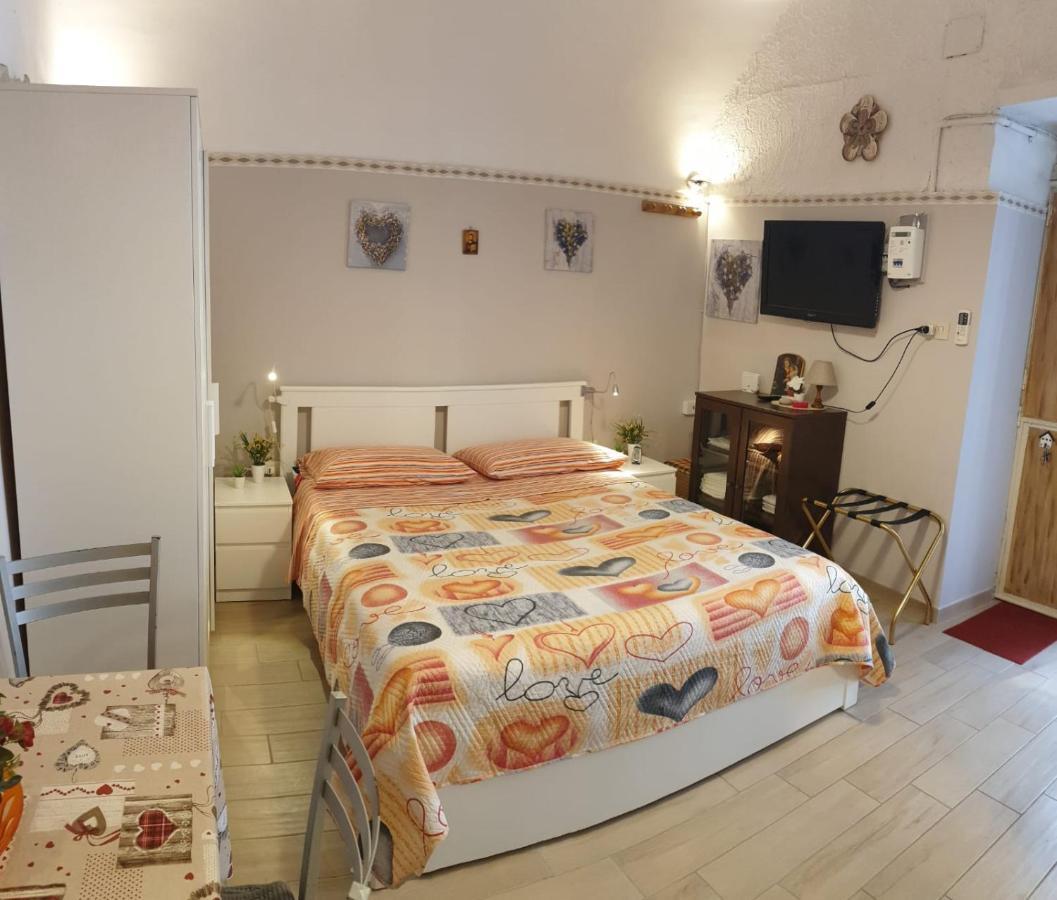 Giovanni S Little House Катания Екстериор снимка