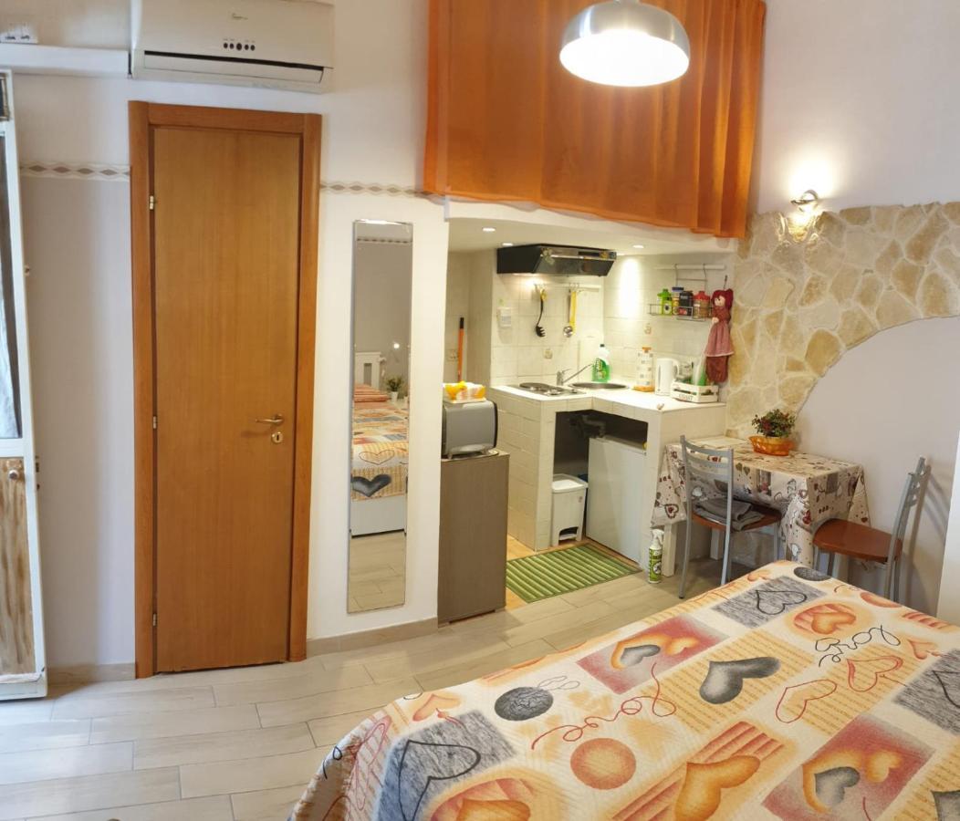 Giovanni S Little House Катания Екстериор снимка
